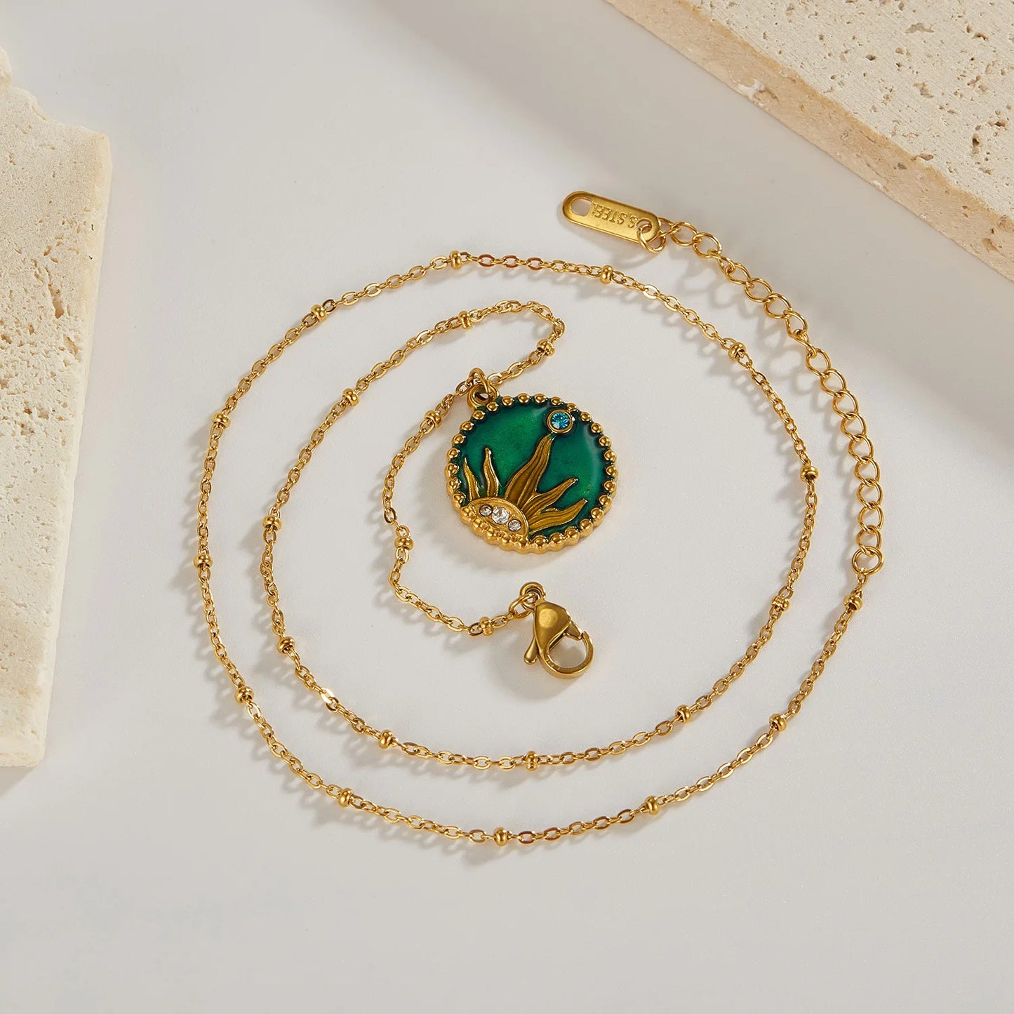 French Retro Stainless Steel 18k Gold Plated Seaweed Shaped Emerald Round Pendant Waterproof Women Necklace YF3989