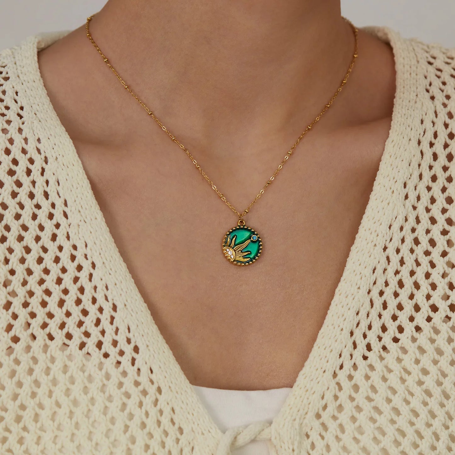 French Retro Stainless Steel 18k Gold Plated Seaweed Shaped Emerald Round Pendant Waterproof Women Necklace YF3989