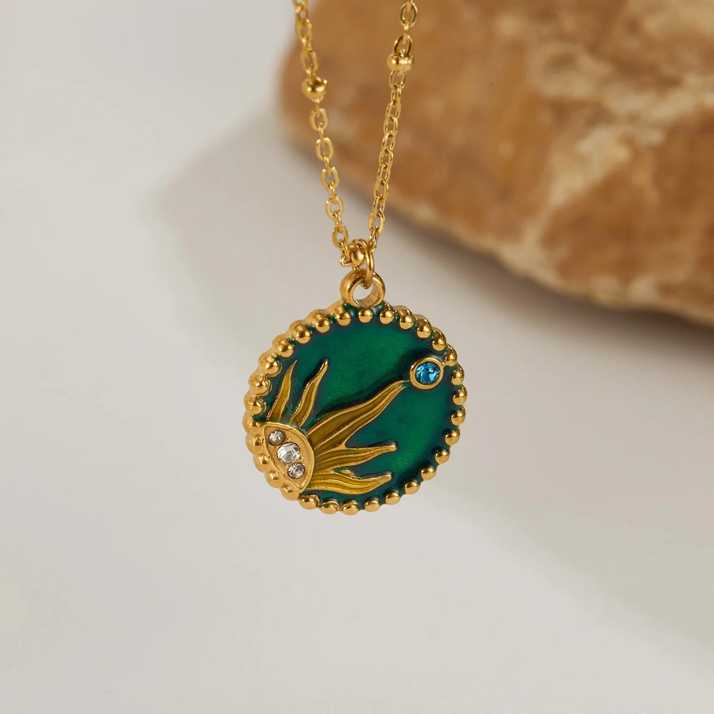 French Retro Stainless Steel 18k Gold Plated Seaweed Shaped Emerald Round Pendant Waterproof Women Necklace YF3989