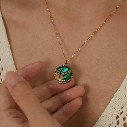 French Retro Stainless Steel 18k Gold Plated Seaweed Shaped Emerald Round Pendant Waterproof Women Necklace YF3989